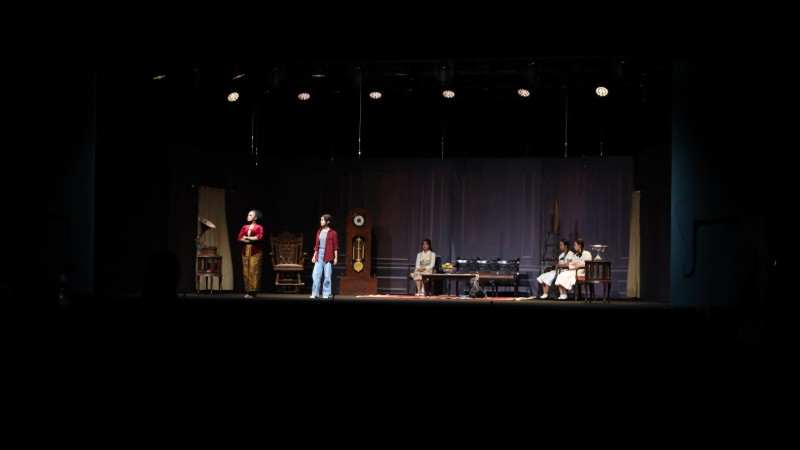 Seni Prosaik dan Dialektika Realisme Dalam Bahasa Teater